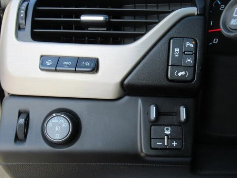 Used 2019 GMC Yukon XL Denali image 22