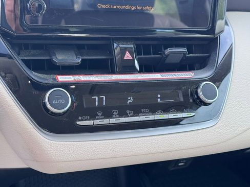 Used 2025 Toyota Corolla LE image 17