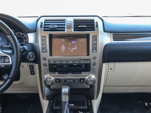 Used 2021 Lexus GX 460 Luxury w/ Off Road Package AWD/4WD image 13