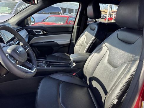 Used 2024 Jeep Compass Limited image 17