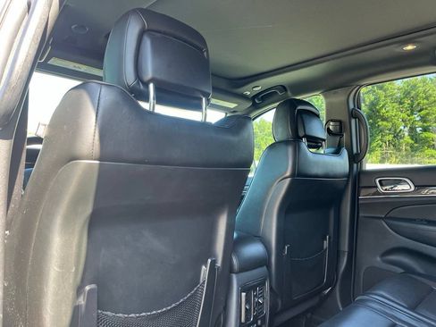 Used 2018 Jeep Grand Cherokee Overland AWD/4WD image 25