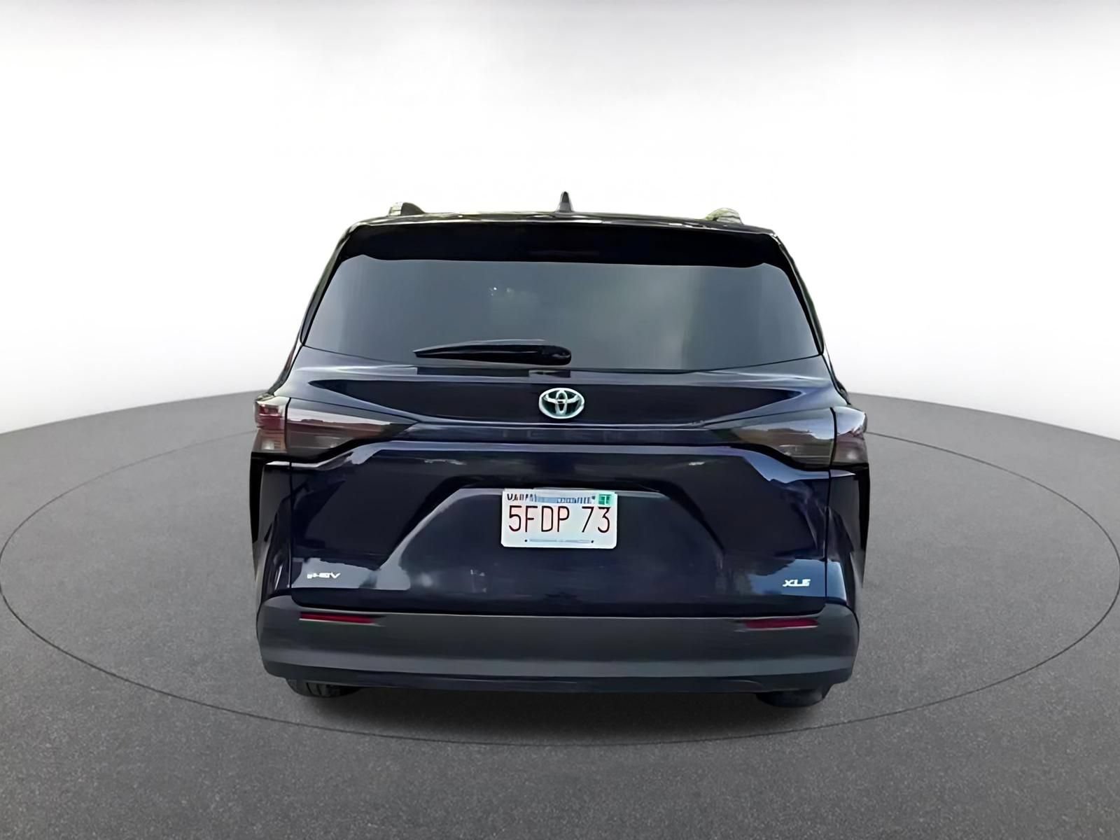 Used 2025 Toyota Sienna XLE FWD image 12