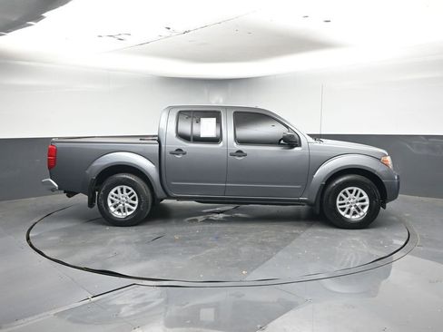 Used 2018 Nissan Frontier SV image 6
