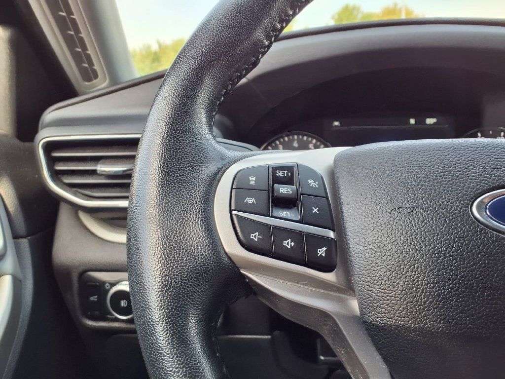 Used 2023 Ford Explorer XLT w/ Equipment Group 202A AWD/4WD image 11