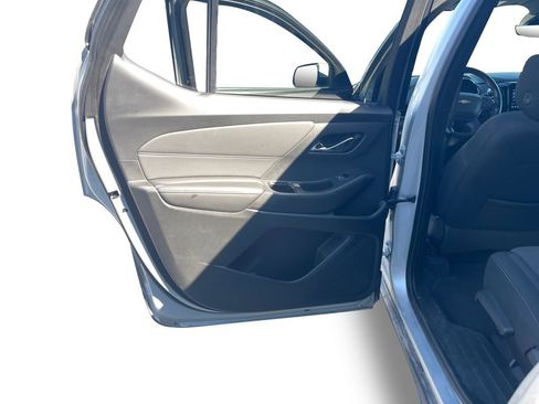 Used 2022 Chevrolet Traverse LT image 23