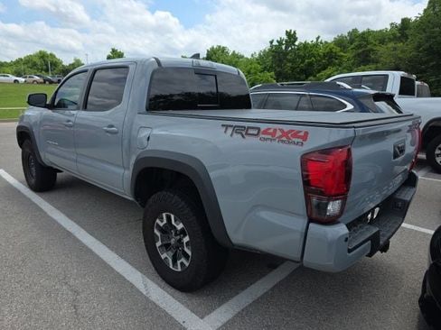 Used 2019 Toyota Tacoma TRD Off-Road AWD/4WD image 3