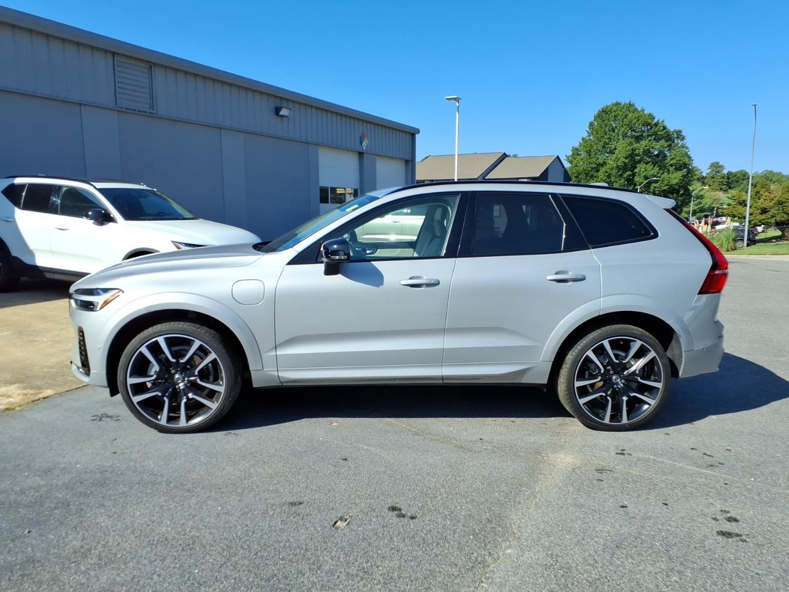 Used 2023 Volvo XC60 T8 Ultimate w/ Climate Package AWD/4WD image 8