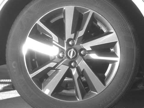Used 2025 Nissan Versa SV FWD image 15