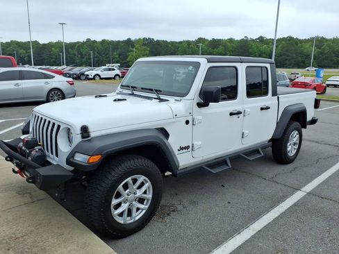 Used 2023 Jeep Gladiator Sport AWD/4WD image 3