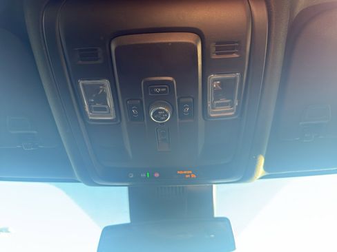 Used 2025 GMC Yukon XL Denali image 19