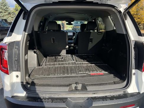 Certified 2023 GMC Acadia SLT w/ Technology Package image 12
