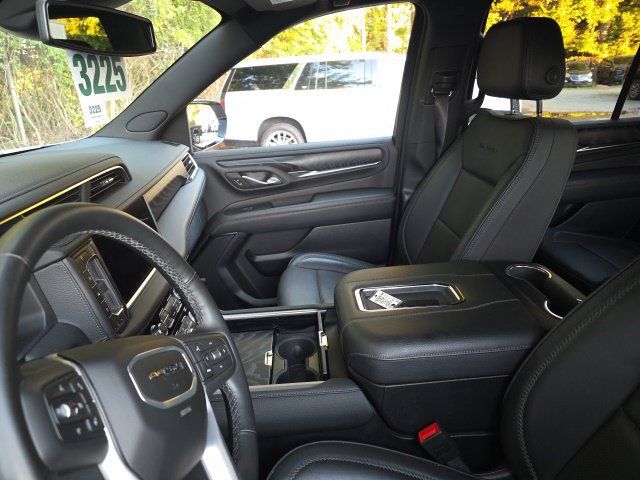 Used 2024 GMC Yukon Denali AWD/4WD image 5