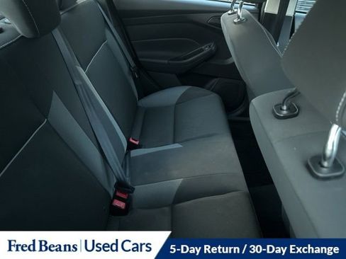 Used 2012 Ford Focus SE w/ SE Winter Pkg image 12