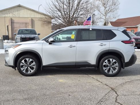 Used 2022 Nissan Rogue SV w/ SV Premium Package image 5