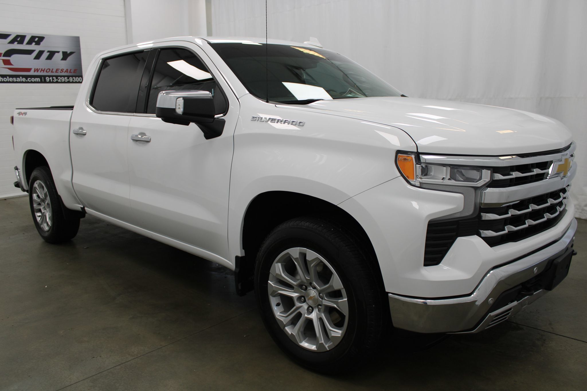 Used 2025 Chevrolet Silverado 1500 LTZ AWD/4WD image 4