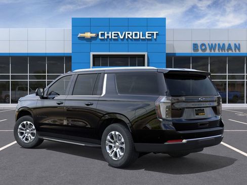 New 2026 Chevrolet Suburban LT image 3