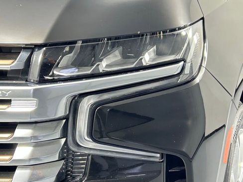 Used 2023 Chevrolet Suburban High Country w/ Premium Package image 3