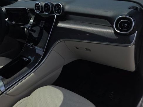 Used 2025 Mercedes-Benz GLC 300 image 16