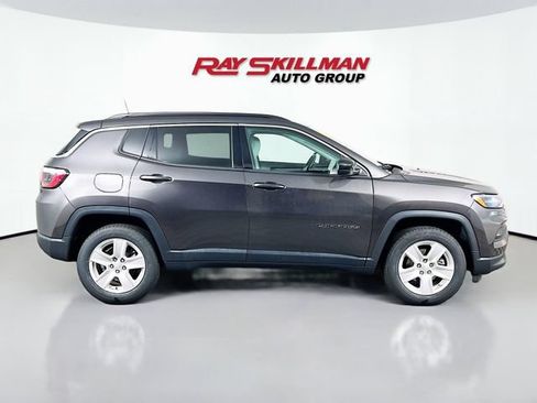 Used 2022 Jeep Compass Latitude w/ Sun and Sound Group AWD/4WD image 8