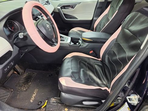 Used 2019 Toyota RAV4 XLE FWD image 9
