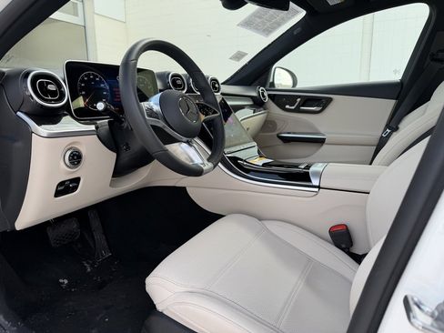 Used 2025 Mercedes-Benz C 300 4MATIC Sedan image 4
