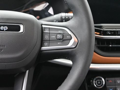 Used 2025 Jeep Compass Limited image 29