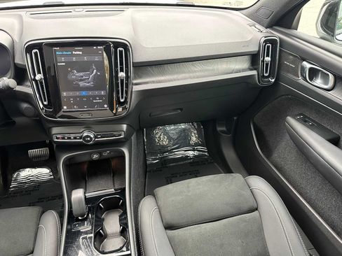 Certified 2023 Volvo C40 P8 Recharge Ultimate image 18
