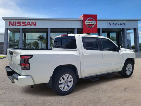 Used 2024 Nissan Frontier SV w/ SV Convenience Package RWD image 2