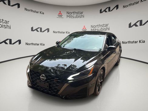 Used 2023 Nissan Altima 2.5 SR FWD image 16