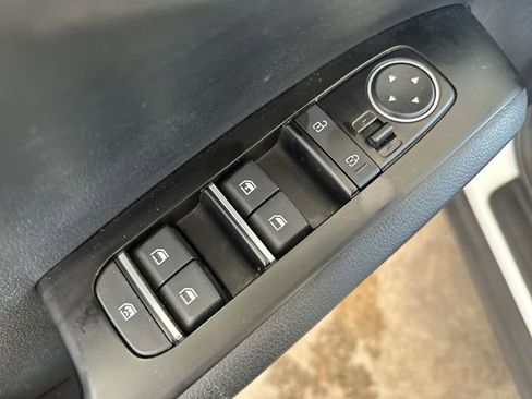 Certified 2023 Kia Soul LX FWD image 17