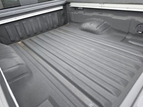 Used 2024 Nissan Frontier SV w/ Technology Package RWD image 8