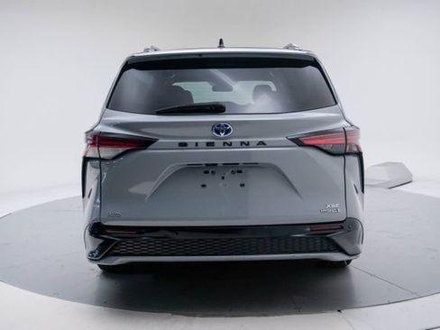 Used 2024 Toyota Sienna XSE AWD/4WD image 7