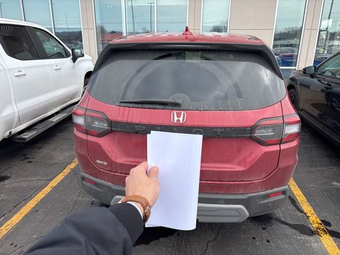 Used 2025 Honda Pilot EX-L image 4