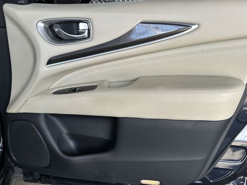 Used 2019 INFINITI QX60 Luxe w/ Essential Package image 28