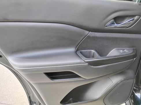 Used 2023 GMC Acadia SLT w/ LPO, Floor Liner Package FWD image 16