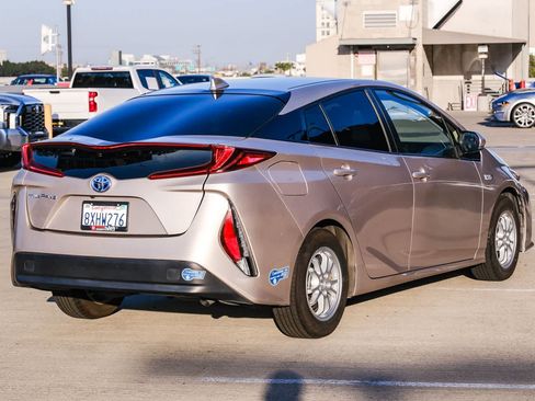 Certified 2022 Toyota Prius Prime LE FWD image 4