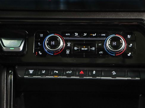 Used 2024 GMC Sierra 2500 AT4 w/ AT4 Premium Plus Package image 21