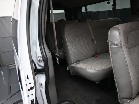 Used 2025 Chevrolet Express 3500 LT w/ LT Preferred Equipment Group RWD image 18