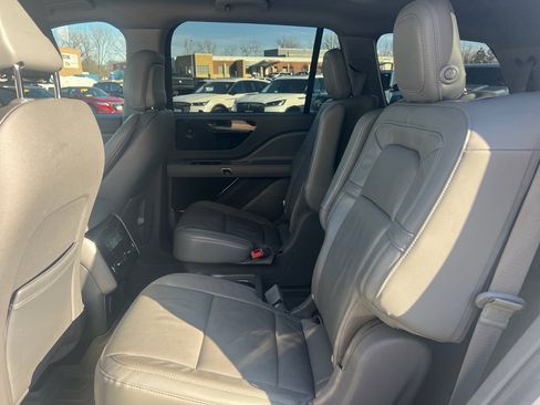 Used 2020 Lincoln Aviator Reserve w/ Equipment Group 201A image 6