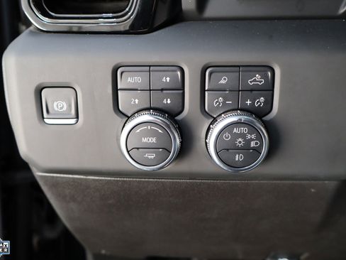 Used 2024 GMC Sierra 2500 AT4 w/ AT4 Premium Plus Package image 16