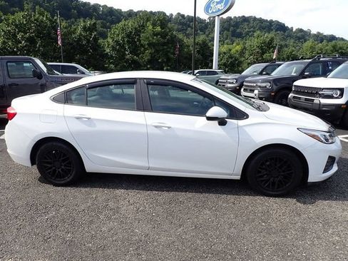 Used 2019 Chevrolet Cruze LS w/ LS Convenience Package FWD image 7