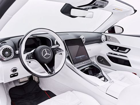 Used 2026 Mercedes-Benz Maybach SL 680 image 2