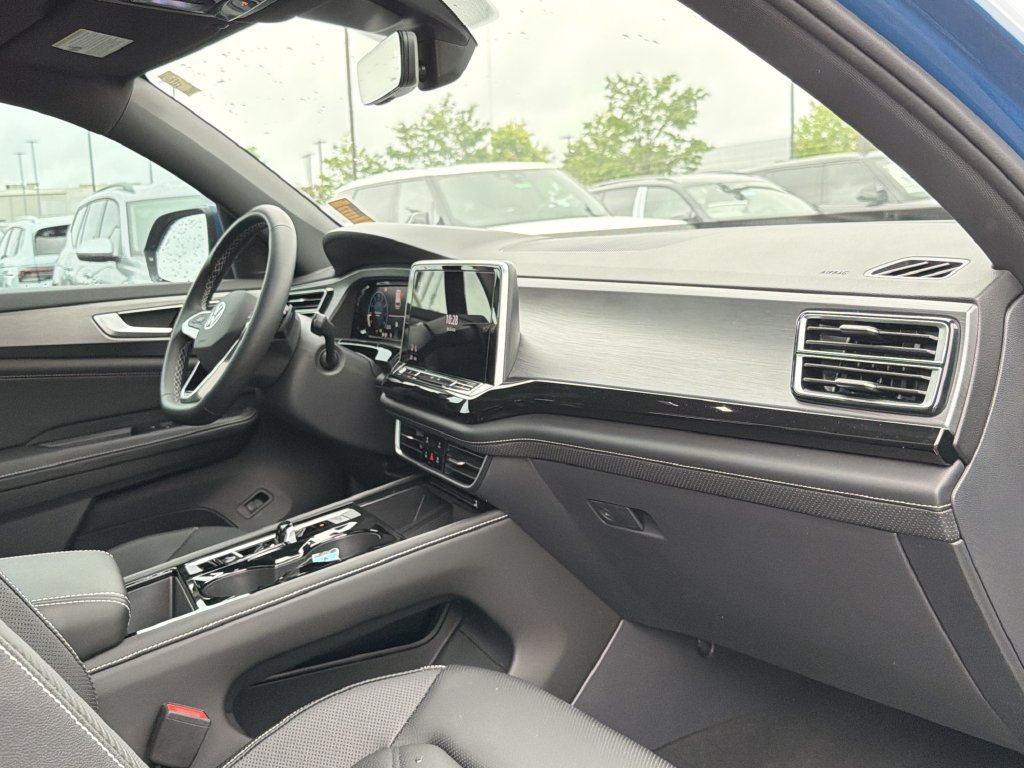 New 2025 Volkswagen Atlas Cross Sport SE FWD image 18