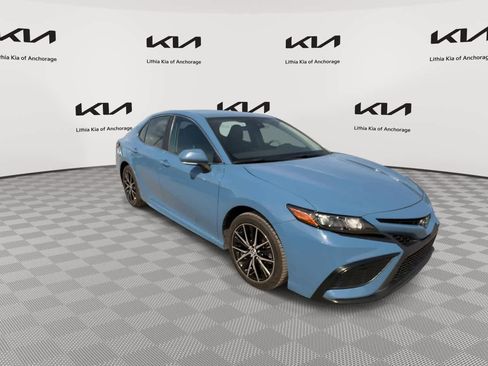 Used 2023 Toyota Camry SE FWD image 3