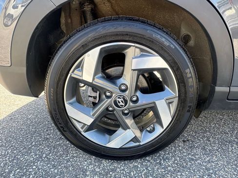 Used 2025 Hyundai Venue SEL FWD image 14
