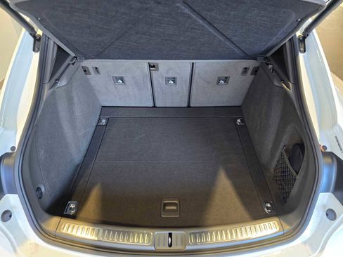 Used 2025 Porsche Macan image 18
