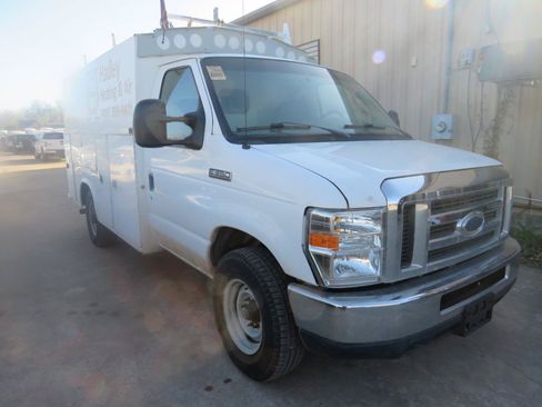 Used 2008 Ford E-350 and Econoline 350 Super Duty RWD image 3