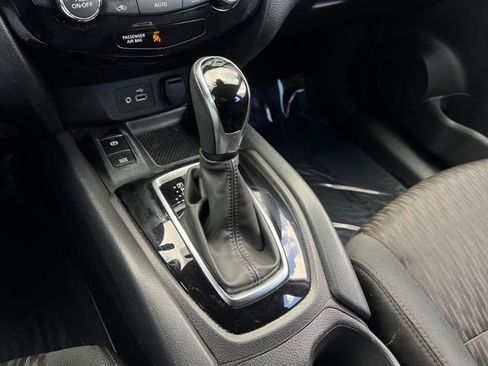 Used 2019 Nissan Rogue SV w/ Premium Package image 26