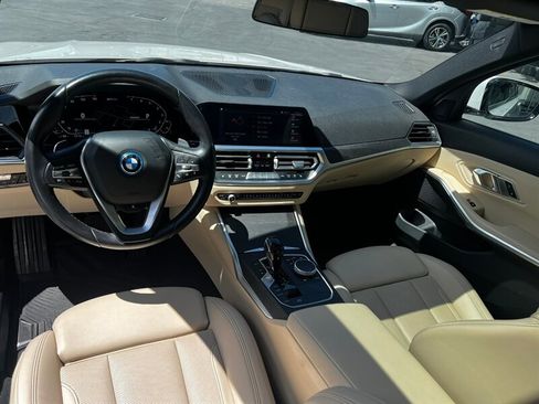 Used 2022 BMW 330e xDrive w/ Driving Assistance Package AWD/4WD image 17