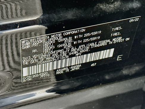 Used 2022 Toyota Venza XLE AWD/4WD image 12